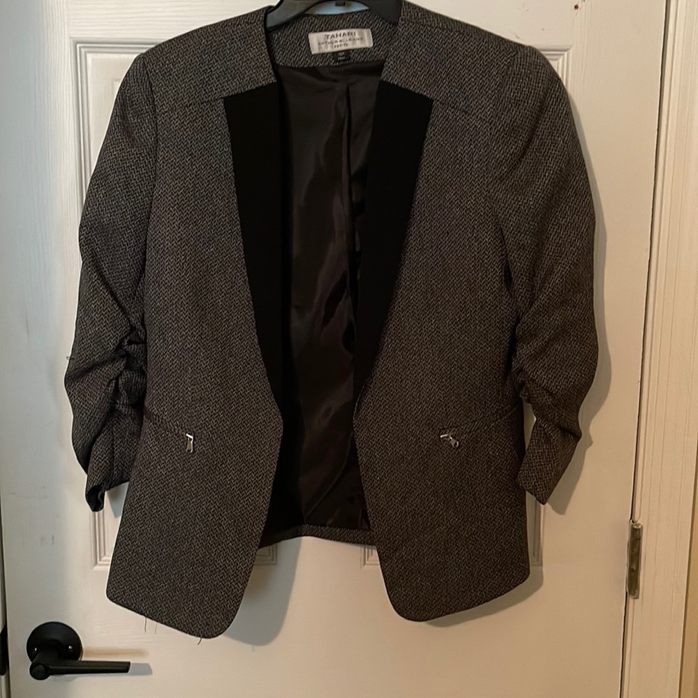 Tahari blazer